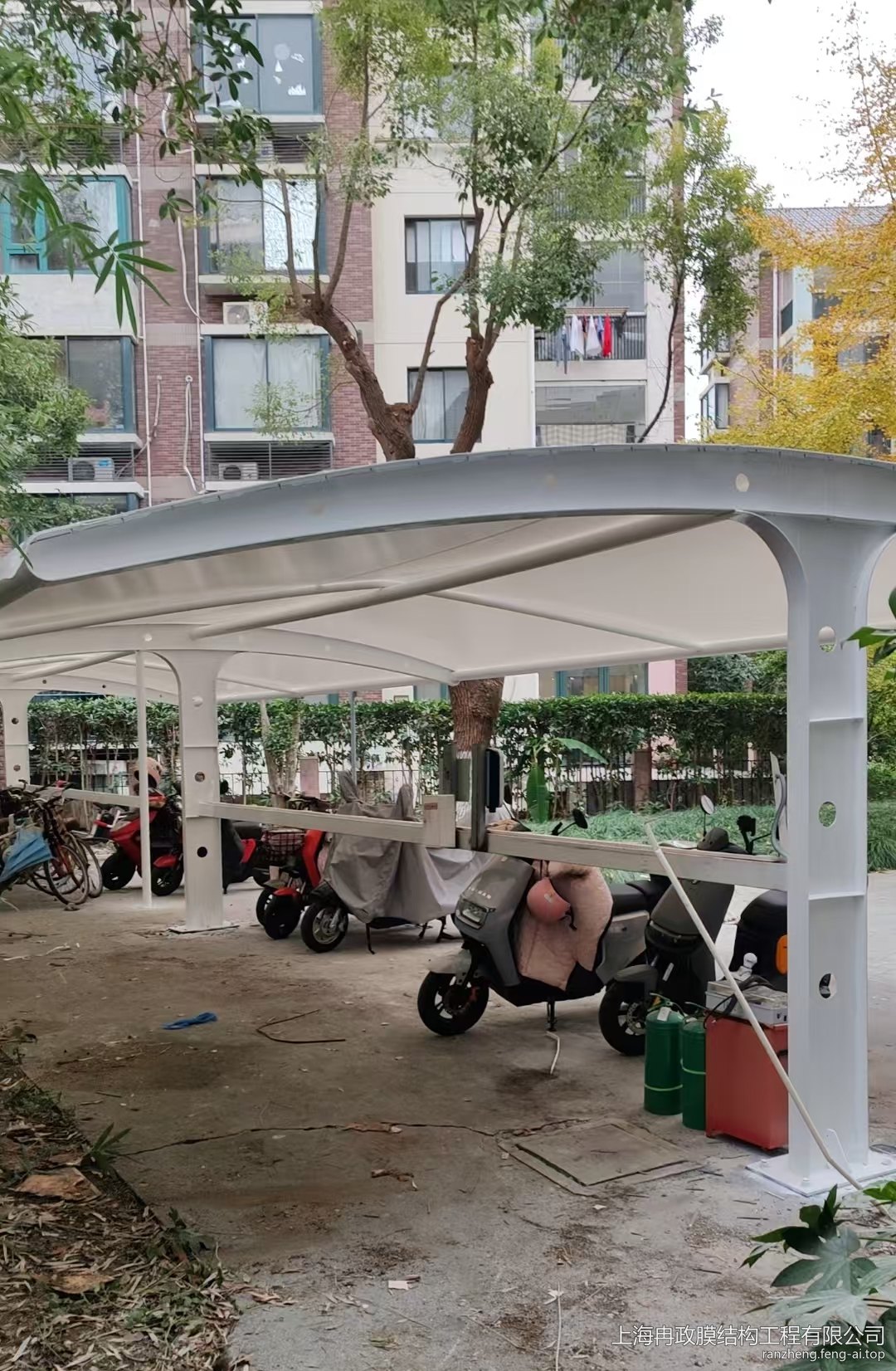 杭州滨江老小区电动车停车棚集中改造:约10个小区、百十个车棚的分批复建